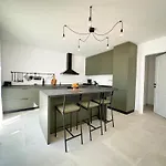 Gaudeo With Pool And Ev Station וילה *