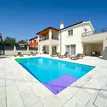 Gaudeo With Pool And Ev Station *