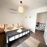 Gaudeo With Pool And Ev Station וילה *