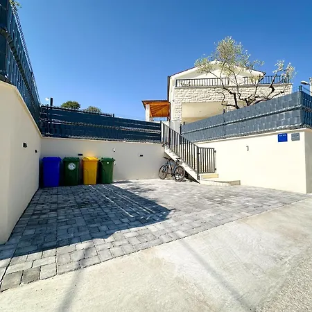 Gaudeo With Pool And Ev Station Nova Vas (Brtonigla)