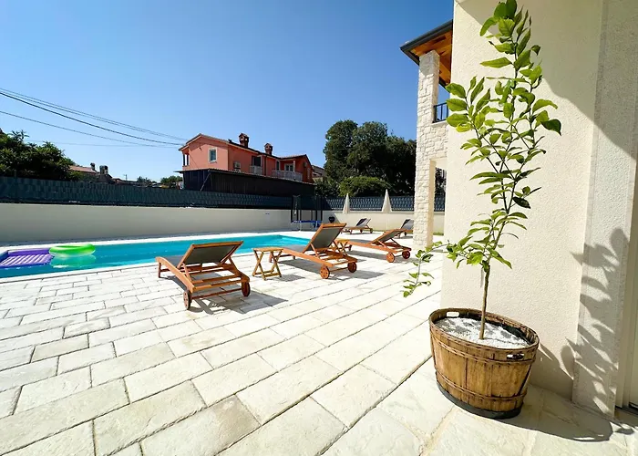 Gaudeo With Pool And Ev Station Nova Vas (Brtonigla)