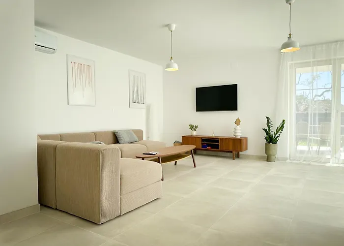 Gaudeo With Pool And Ev Station