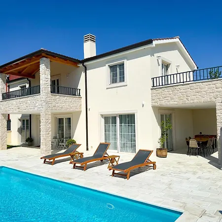 Gaudeo With Pool And Ev Station