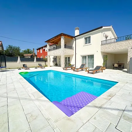 Gaudeo With Pool And Ev Station *