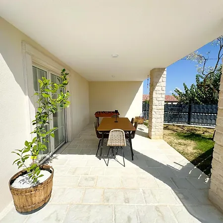 Gaudeo With Pool And Ev Station