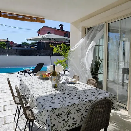 Gaudeo With Pool And Ev Station Villa Nova Vas