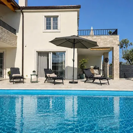 Villa Gaudeo With Pool And Ev Station *